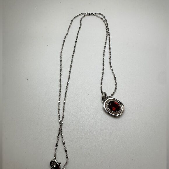 1.3ct Mozambique Garnet with halo of cz diamonds, pendant on a 18" 925 chain! - Picture 13 of 15